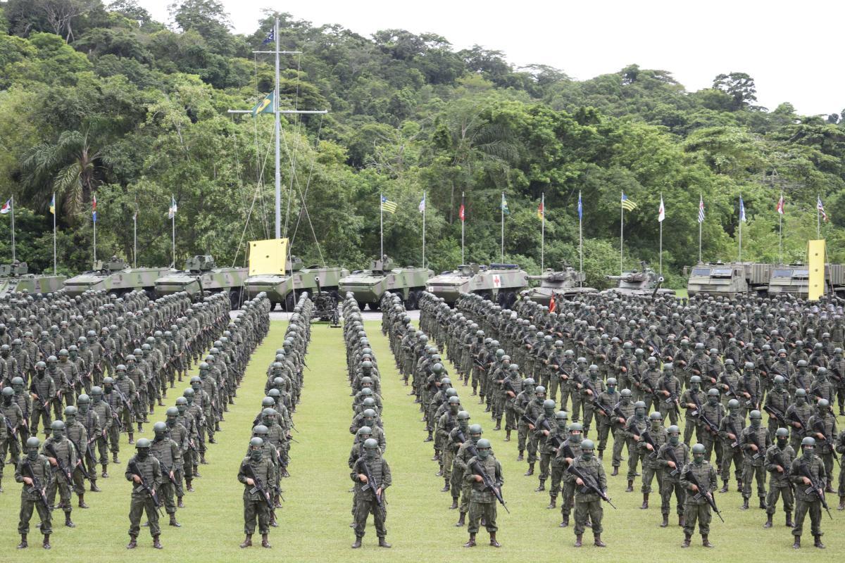 militares e meios da forca de fuzileiros da esquadra durante a cerimonia militar