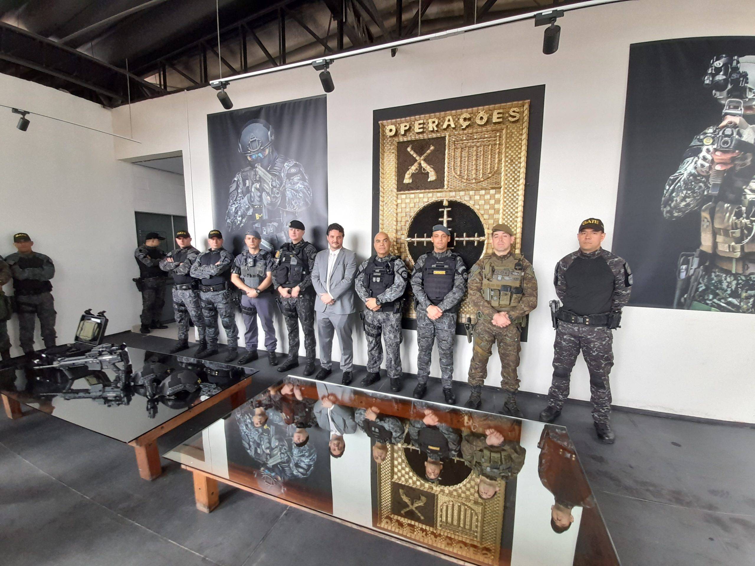 FOTO 2 POLICIA MILITAR DO ESTADO DE SAO PAULO RECEBE EQUIPAMENTOS DA SAFRAN ELETRONICA DEFESA BRASIL scaled