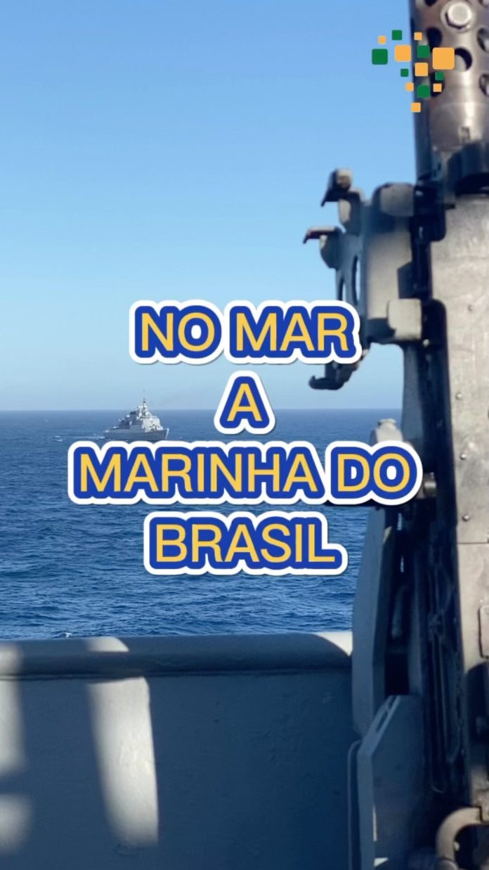 No mar, a Marinha do Brasil defendendo nossas águas....