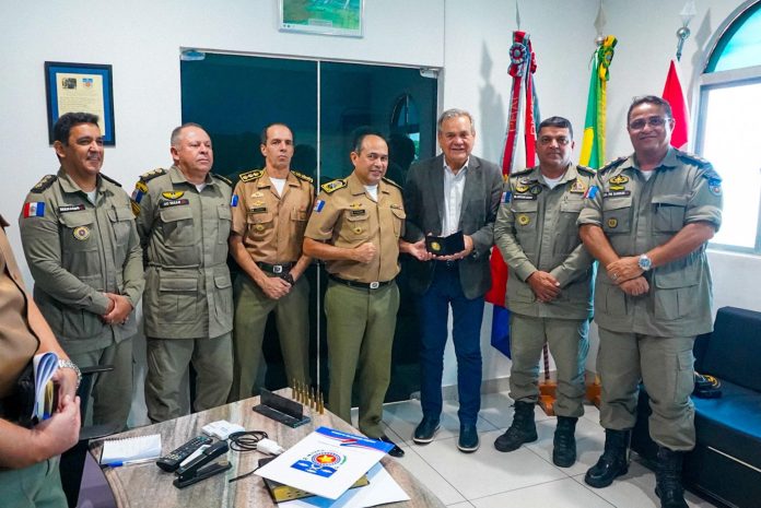 Vice-Governador Ronaldo Lessa discute demandas e progresso da Polícia Militar em Alagoas
