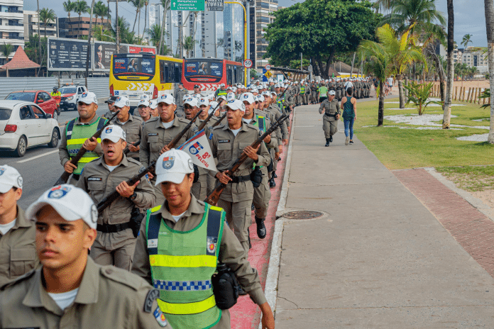Futuros soldados da PM participam da Marcha de Ascensão Militar