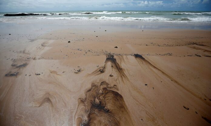 2019-10-14t150804z_1501242490_rc183eb62be0_rtrmadp_3_brazil-environment-oil