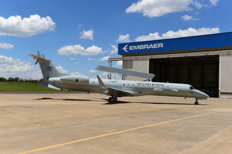 Embraer entrega primeiro jato E-99 modernizado à FAB