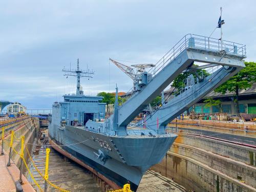 NDCC “Mattoso Maia” doca no Arsenal de Marinha do Rio de Janeiro