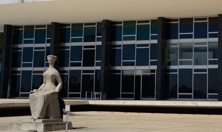 Ministro do STF suspende resolução que zerava imposto de importação de armas
