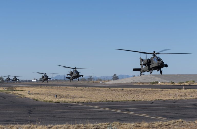 EUA recebe a versão mais recente do helicóptero Apache