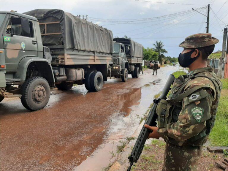 Militares apoiam transporte de vacinas, oxigênio, pacientes e equipes de saúde