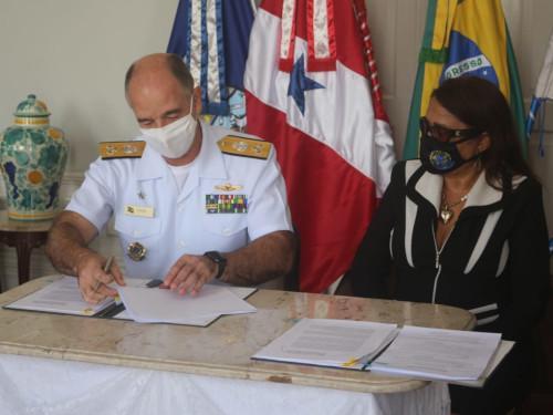 Marinha e Fundo Nacional de Saúde assinam TED para aquisição de navio de assistência hospitalar e equipamentos médicos