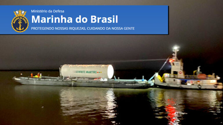 Marinha do Brasil realiza segurança da balsa com tanque de oxigênio que atenderá hospitais em Manaus (AM)
