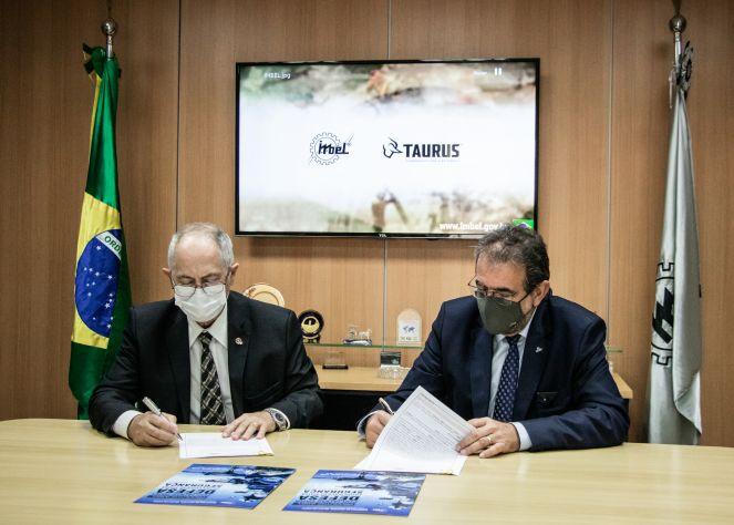 TAURUS e IMBEL firmam Memorando de Entendimento