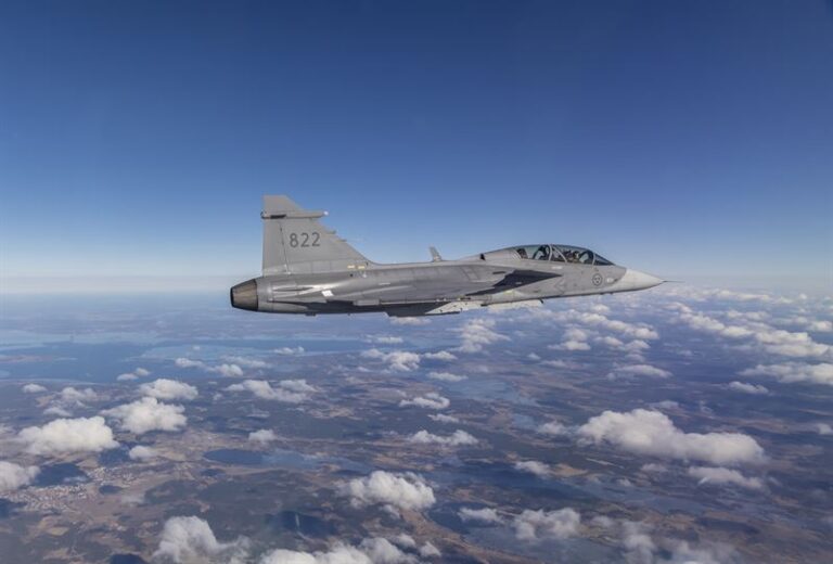 Saab testa peça de impressão 3D no Gripen para reparação de danos no Campo de Batalha