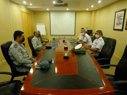 Comandante brasileiro designado visita a sede da Combined Task Force 151