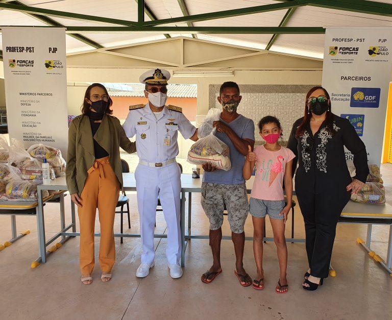 Campus Brasília da ESG entrega kits de alimentos a alunos do PROFESP