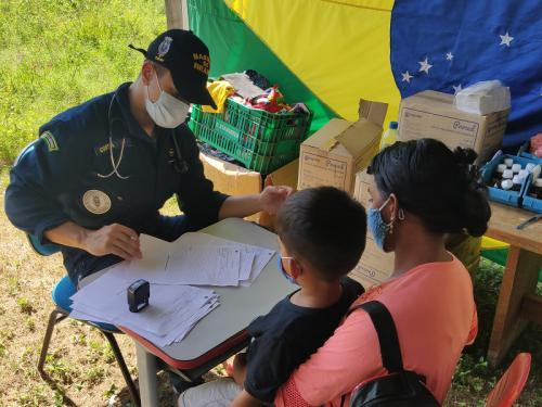Navio de Assistência Hospitalar “Tenente Maximiano” presta apoio à população ribeirinha do Pantanal