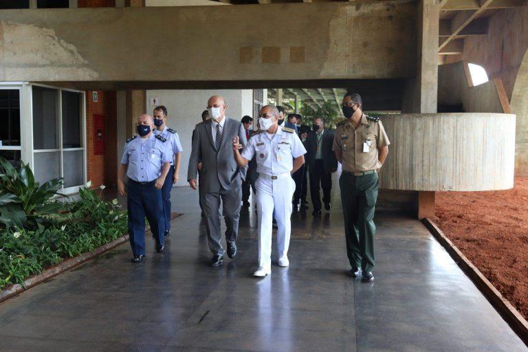 Campus Brasília da Escola Superior de Guerra recebe visita do Ministro de Estado da Educação