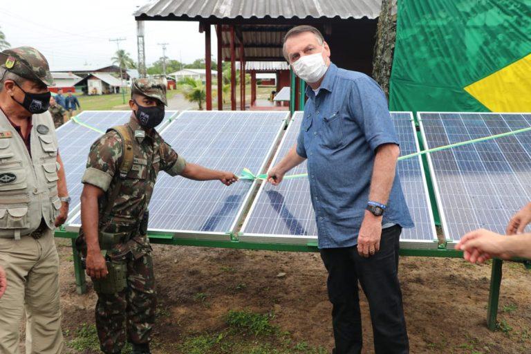Comitiva de autoridades da Defesa acompanha Presidente da República em inauguração de sistema de energia solar