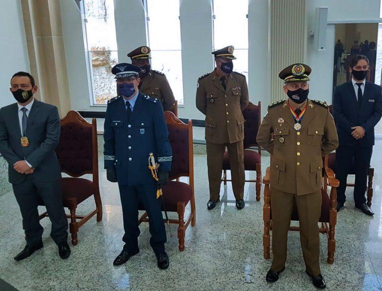 Solenidade comemorativa da PMMG condecora militares e personalidades