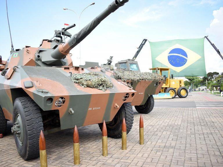 Brigada Lobo D’Almada realiza exposição de material de emprego militar em shopping de Boa Vista