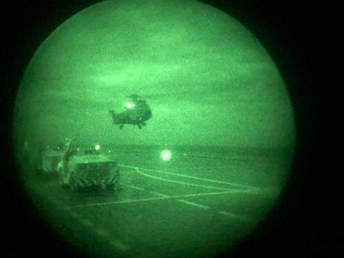 EsqdHU-2 realiza Qualificação de Pouso com Óculos de Visão Noturna a bordo do NAM “Atlântico”