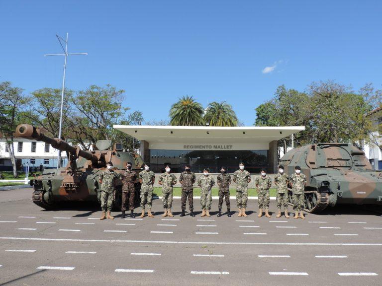 Grupo de Artilharia de Campanha Autopropulsado recebe comitiva do Exército do Paraguai