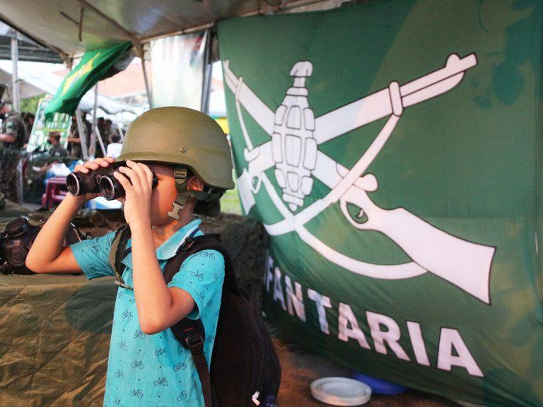 Brigada de Selva promove atividades recreativas no Dia das Crianças