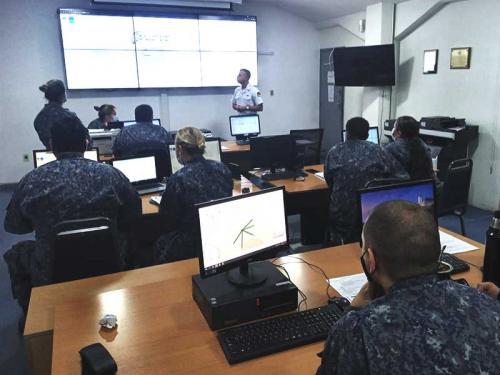 auditor-do-centro-de-dados-regional-lr-brasil-conduz-a-apresentacao