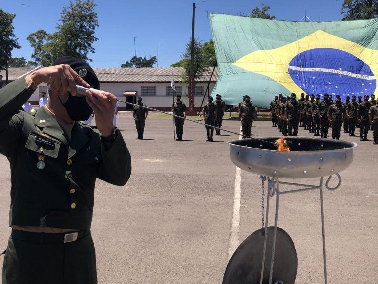 2ª Bateria de Artilharia Antiaérea (2ª Bia AAAe) participa de formatura alusiva ao Dia da Bandeira