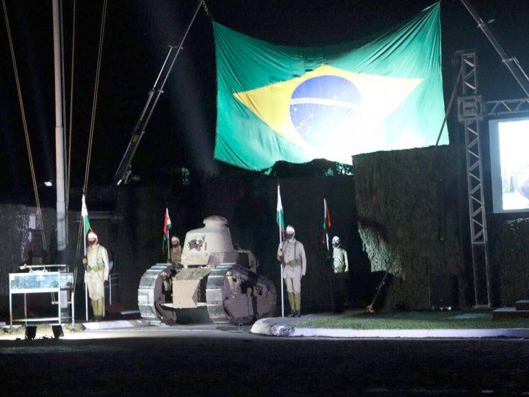 Noite de homenagens e muita emoção marcam as comemorações pelos 100 anos de blindados no Brasil