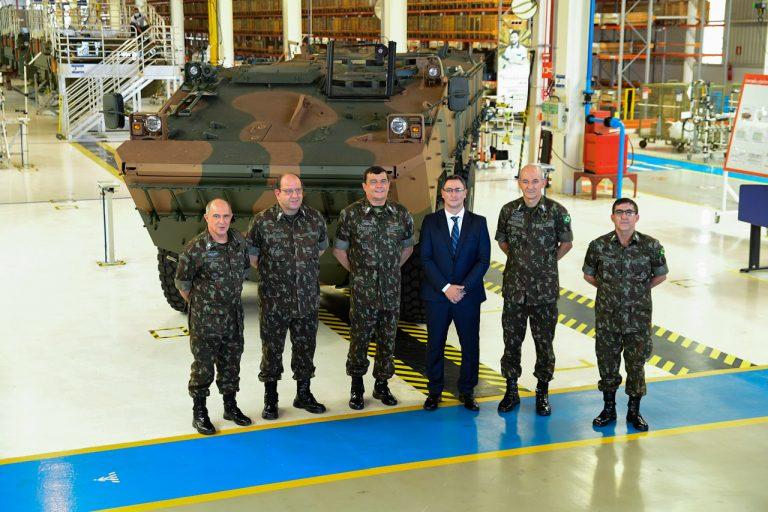 Exército recebe 500ª viatura Guarani