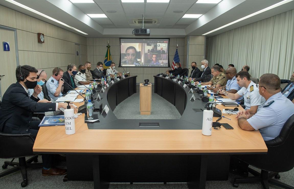 Defesa do Brasil e dos Estados Unidos debatem atividades de cooperação