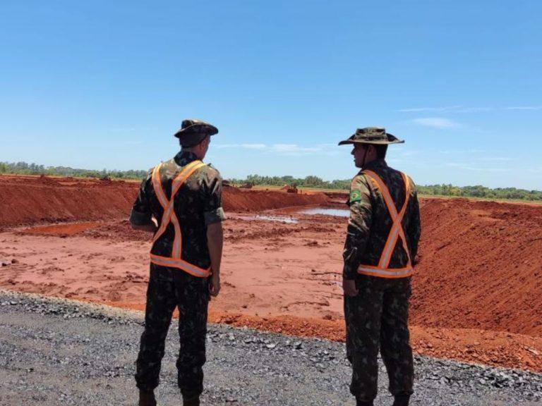 Comandante de Grupamento de Engenharia visita obra de cooperação em Dourados