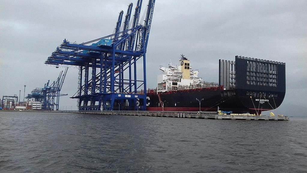 1024px-Navio_Ancorado_Porto_Paranaguá