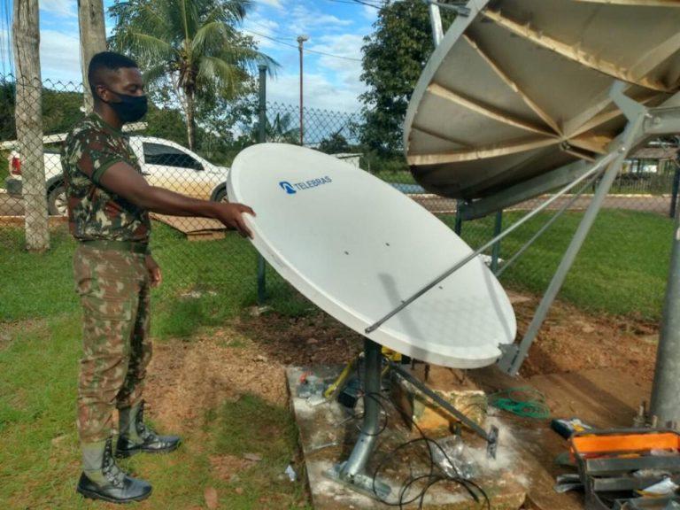 Exército Brasileiro instala antenas satelitais nos Pelotões Especiais de Fronteira