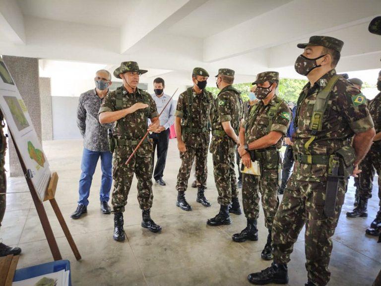 Comandante Militar do Nordeste inspeciona terreno onde será construída nova Escola de Sargentos do Exército