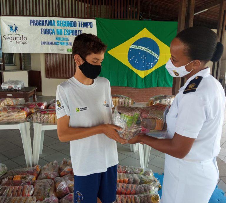 Capitania dos Portos de Alagoas doa 3 toneladas de alimentos para famílias beneficiadas pelo PROFESP
