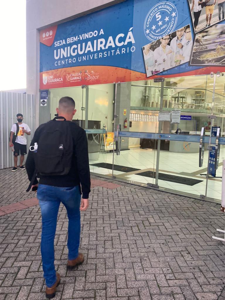 Soldado do Exército recebe bolsa de estudos em universidade por se destacar no serviço militar, no Paraná
