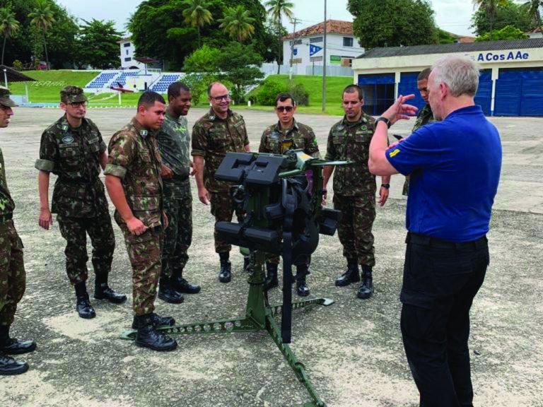 Escola de Artilharia faz treinamento de sistema portátil de defesa antiaérea