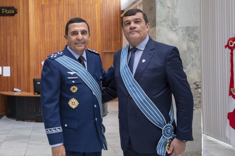 Ministro da Defesa é condecorado com a Ordem do Mérito Aeronáutico