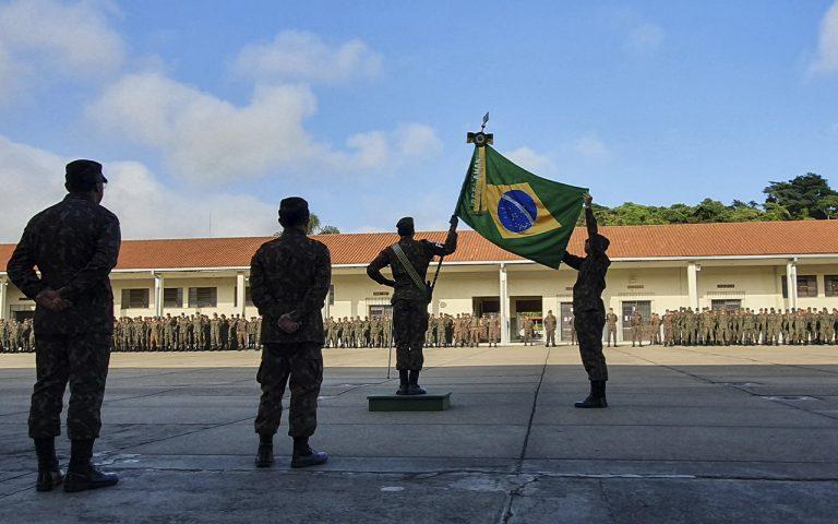 Batalhão Agulhas Negras faz apresentação da Bandeira Nacional aos recrutas