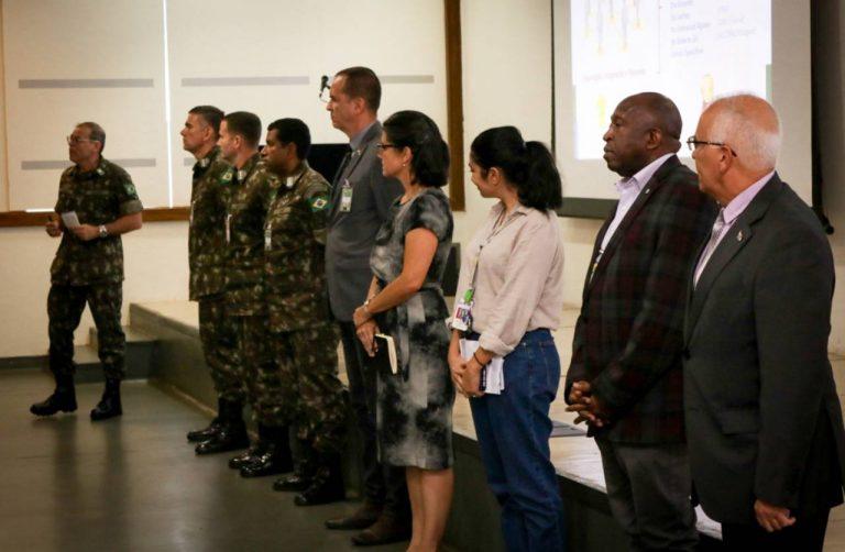 Exercício internacional recebe visita de adidos militares e alunos da Escola Superior de Defesa