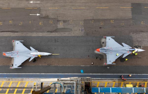 Primeiras aeronaves F-39 Gripen chegam ao Brasil