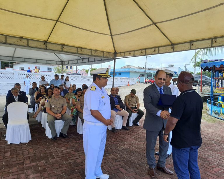 Tribunal Marítimo entrega Prêmio “Salvaguarda da Vida Humana no Mar” a ribeirinho em Penedo (AL)