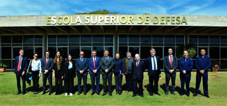 Escola Superior de Defesa recebe delegação do King’s College London, do Reino Unido