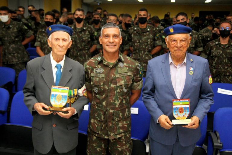 Militares da ativa e veteranos realizam simpósio da Segunda Guerra Mundial