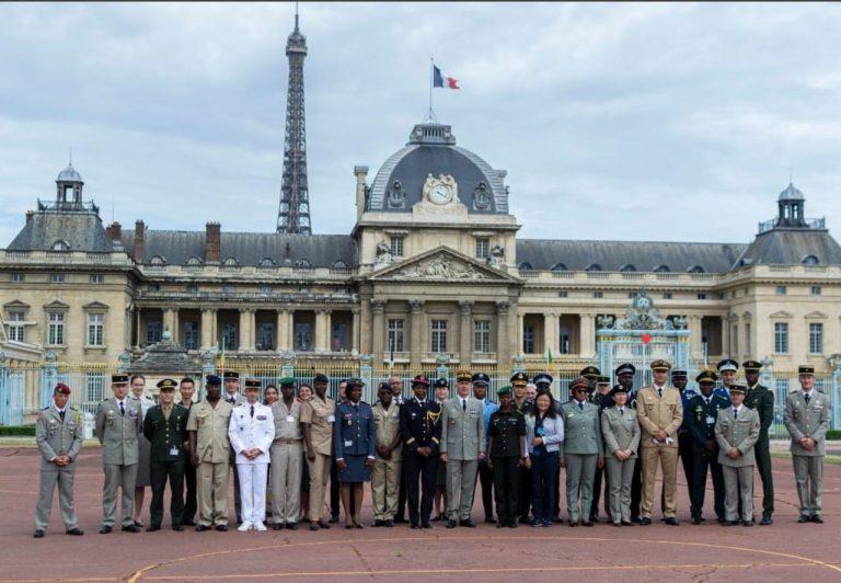 Instrutor do Centro de Operações de Paz participa de capacitação internacional na França
