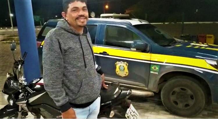 Entregador de pizza agradece a PRF recuperação do seu único veículo de trabalho; veja vídeo