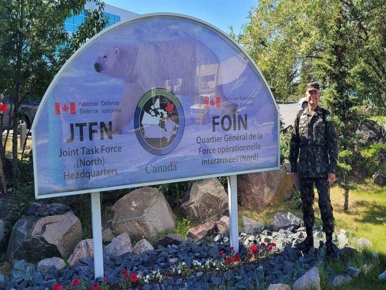 Adido de Defesa, Naval, do Exército e Aeronáutico visita o Ártico Canadense