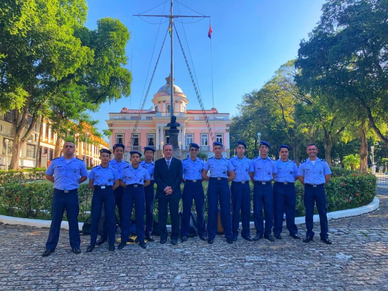 Alunos do Colégio Brigadeiro Newton Braga são premiados na 16ª OBMEP