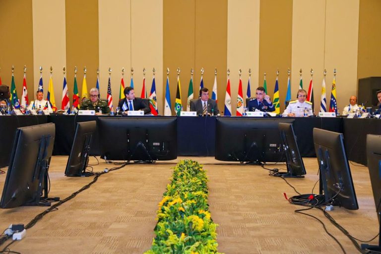 Conferência de Ministro de Defesa das Américas encerra com assinatura da Declaração de Brasília