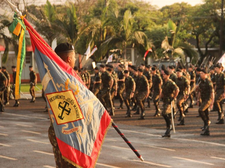 Regimento de Cavalaria apresenta Estandarte Histórico